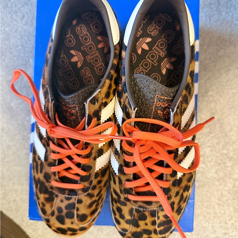 NWB Adidas Originals Sneakers with Orange Accents Size 8W - Picture 3 of 5